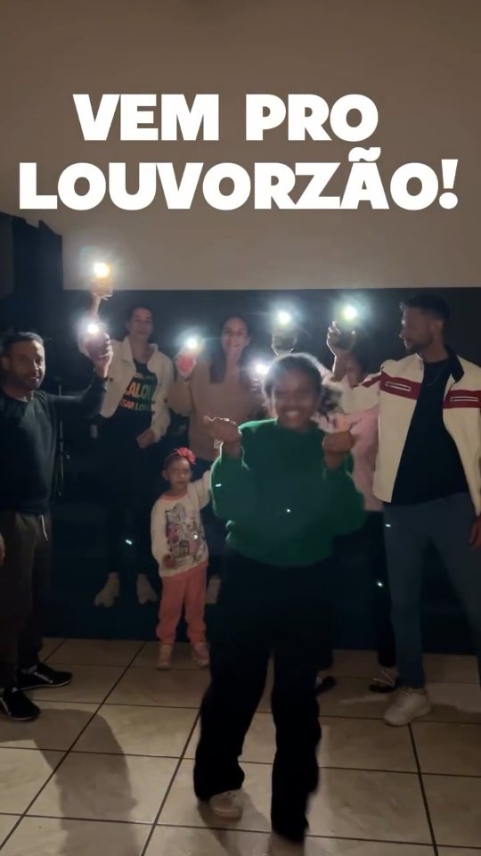 Comunidade reunida no Louvorzão